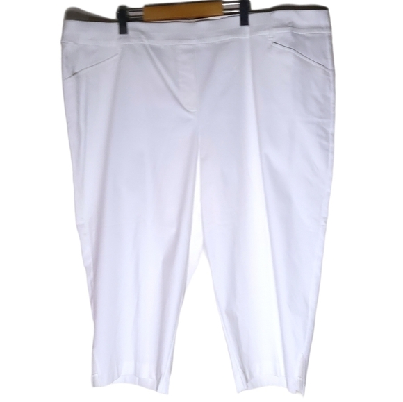 28 - In Every Story | Savvy Solid Capri Pull On Pants - Picture 2 of 9